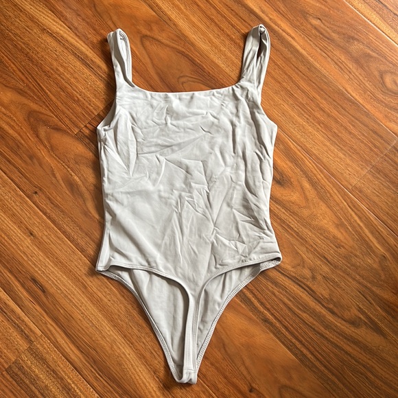 Aritzia- Babaton Contour Tank Body Suit in Gray - Picture 3 of 3